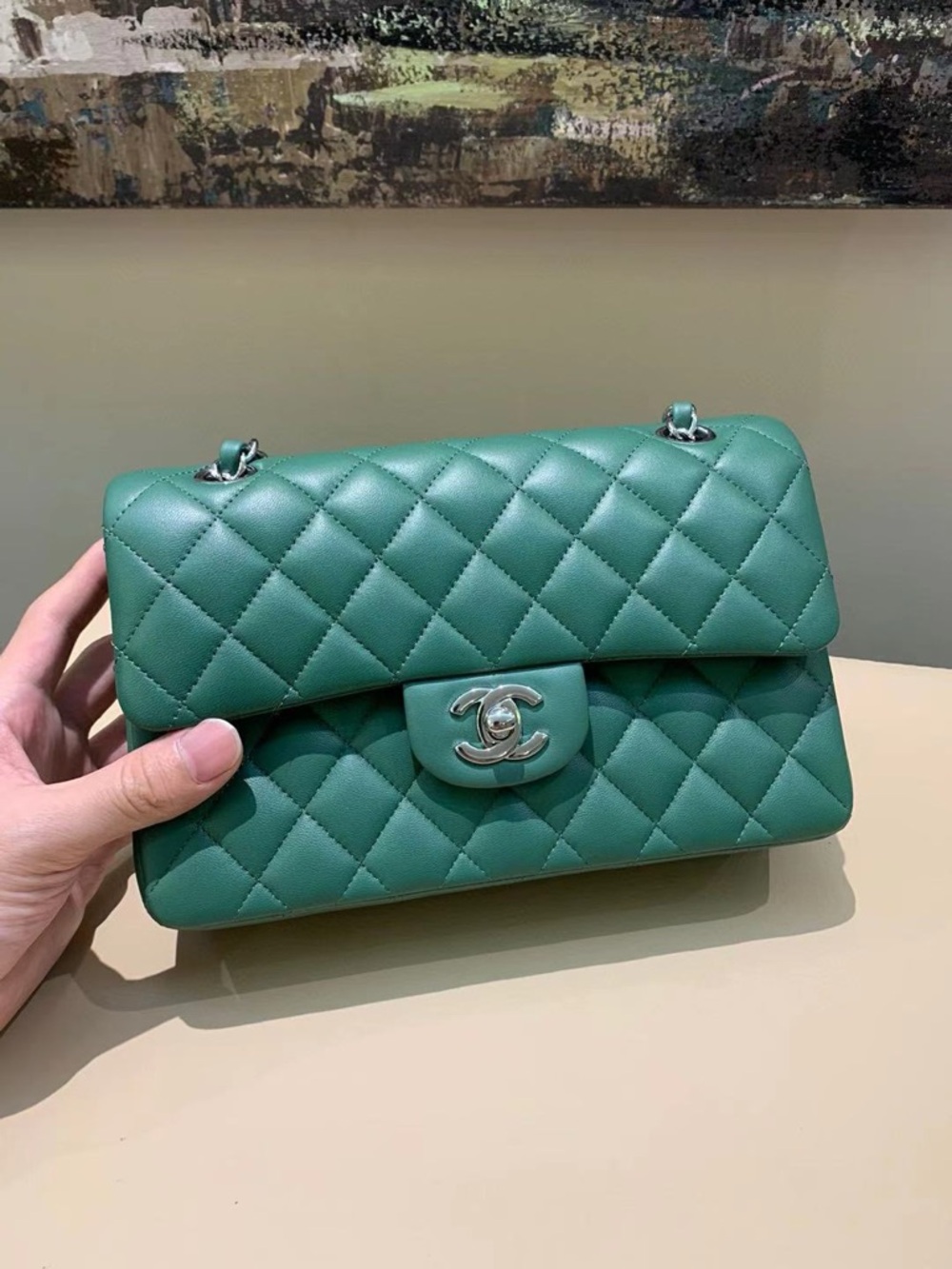 CHANEL Green lambskin Quilted Classic Flap Crossbody with Silver Hardware 23 cm - Picture 3 of 11